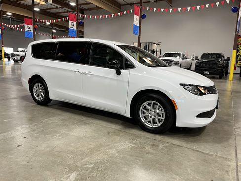 New 2026 Chrysler Voyager LX image 7