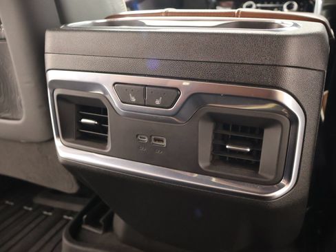 Used 2025 GMC Sierra 3500 Denali Ultimate AWD/4WD image 16