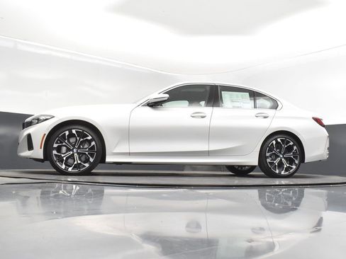 Certified 2025 BMW 330i Sedan w/ Premium Package image 39