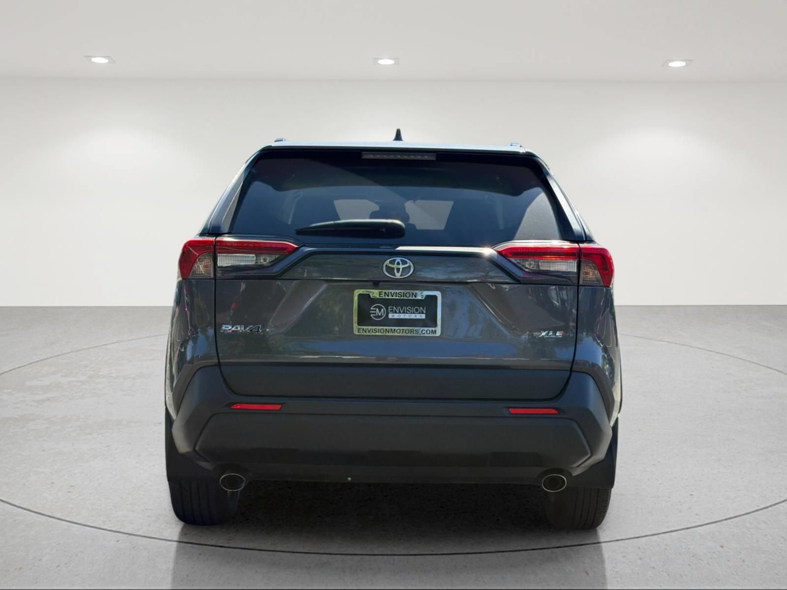 Used 2022 Toyota RAV4 XLE w/ Convenience Package FWD image 3