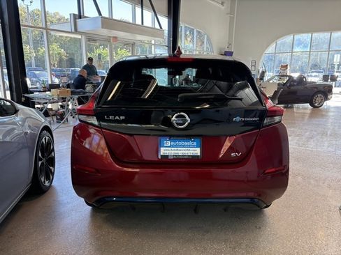 Used 2019 Nissan Leaf SV w/ SV Technology Package image 2