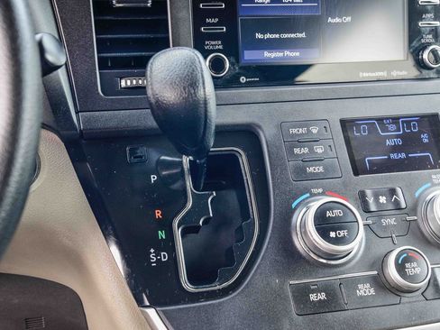 Certified 2020 Toyota Sienna LE image 28