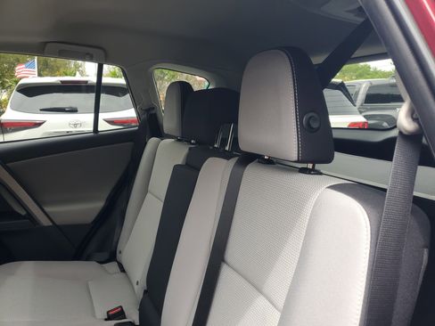 Used 2018 Toyota RAV4 XLE image 13