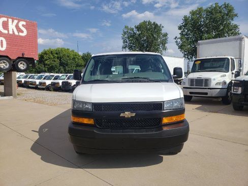 Used 2020 Chevrolet Express 2500 w/ Enhanced Convenience Package RWD image 4