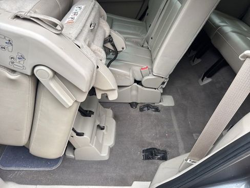 Used 2010 Ford Expedition Limited image 38