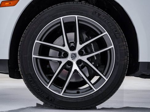 Certified 2025 Porsche Macan image 13