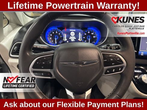 Used 2024 Chrysler Pacifica Touring-L image 25