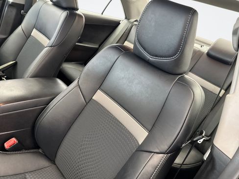 Used 2014 Toyota Camry SE w/ Moonroof Package FWD image 10
