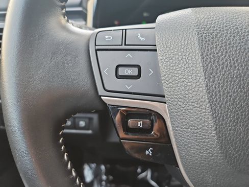 Used 2025 Toyota Camry SE FWD image 30