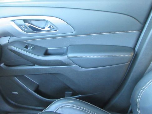 Used 2021 Chevrolet Traverse Premier image 38