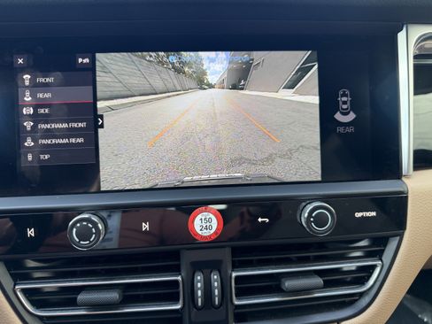 Certified 2024 Porsche Macan S AWD/4WD image 26