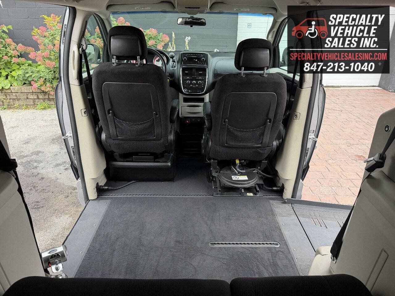 Used 2013 Dodge Grand Caravan SXT FWD image 23