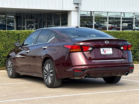 Used 2023 Nissan Altima 2.5 SV w/ SV Premium Package image 7