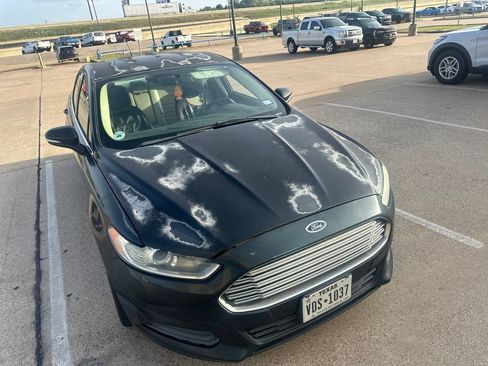 Used 2014 Ford Fusion SE FWD image 3