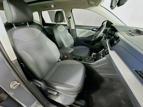 Used 2024 Volkswagen Taos SE w/ Panoramic Sunroof Package FWD image 36