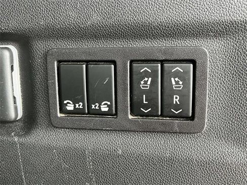 Used 2023 GMC Yukon XL AT4 image 14