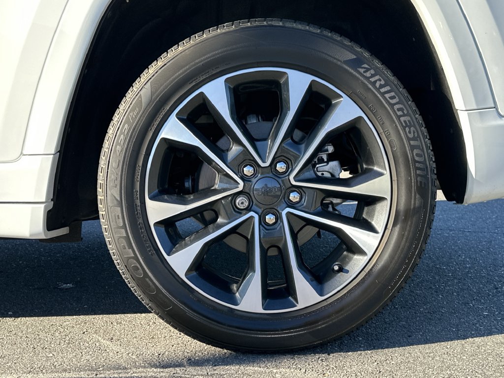 Certified 2023 Jeep Grand Cherokee Overland AWD/4WD image 16
