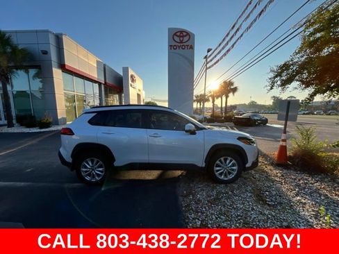 Used 2024 Toyota Corolla Cross LE FWD image 2