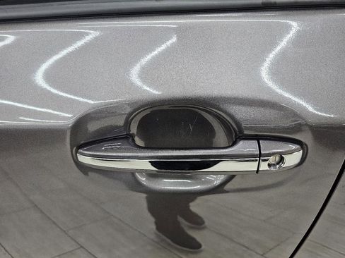 Used 2013 Toyota Sienna XLE image 12