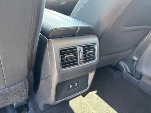 Used 2025 Nissan Rogue SV AWD/4WD image 24