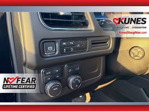 Used 2024 Chevrolet Suburban Premier image 20