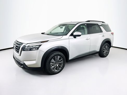 Used 2025 Nissan Pathfinder SV FWD image 3