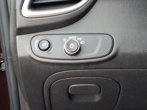 Used 2020 Chevrolet Trax LT FWD image 22