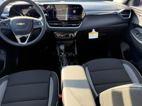 New 2026 Chevrolet TrailBlazer LT w/ Convenience Package FWD image 8