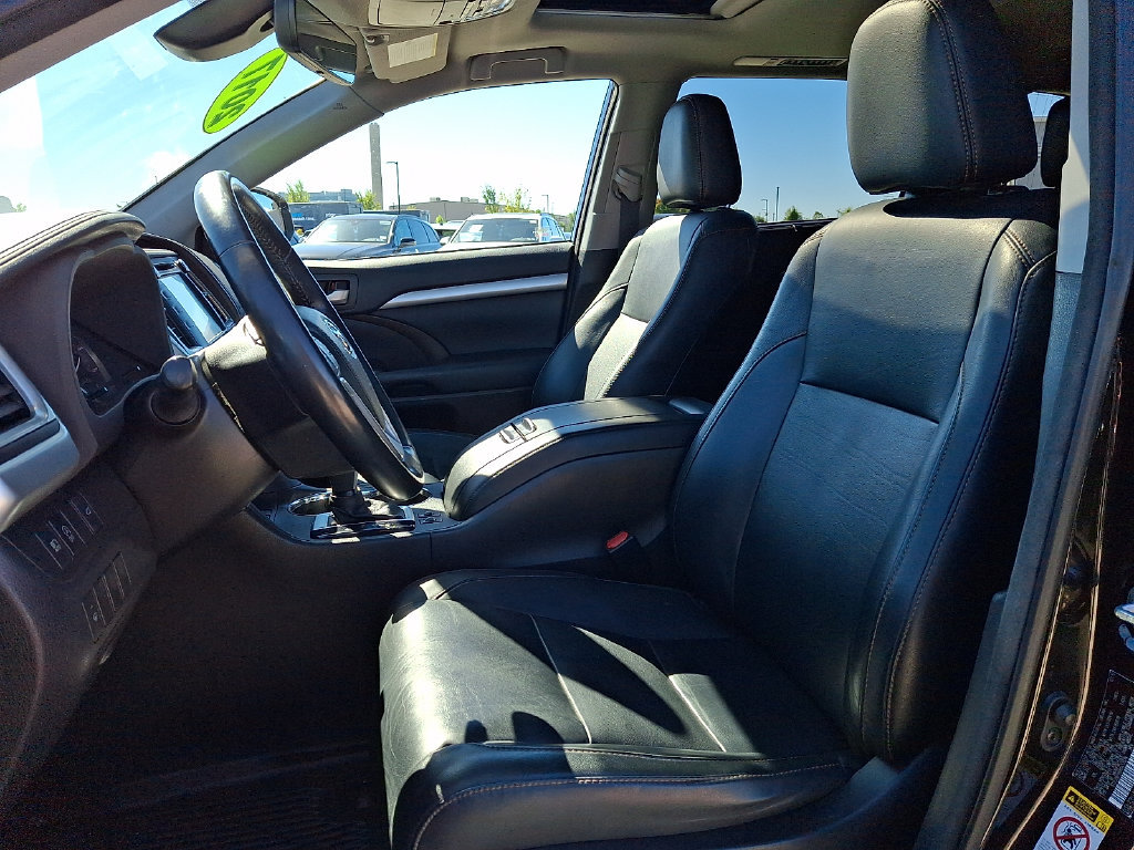 Used 2017 Toyota Highlander XLE AWD/4WD image 13