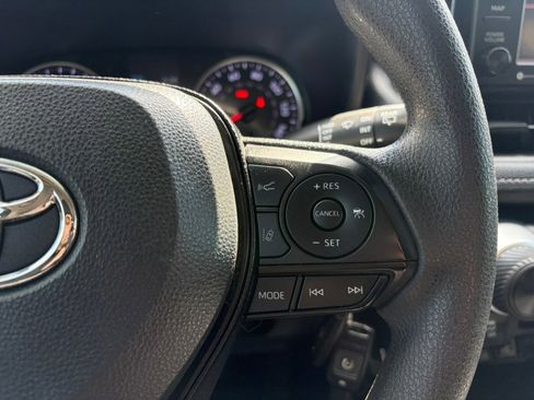 Used 2022 Toyota RAV4 LE image 22