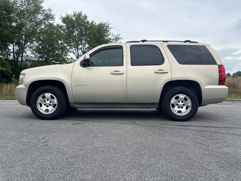 Used 2010 Chevrolet Tahoe LT RWD image 2