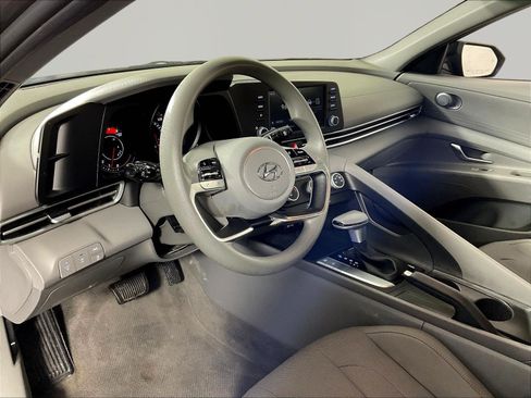 Used 2022 Hyundai Elantra SE FWD image 16