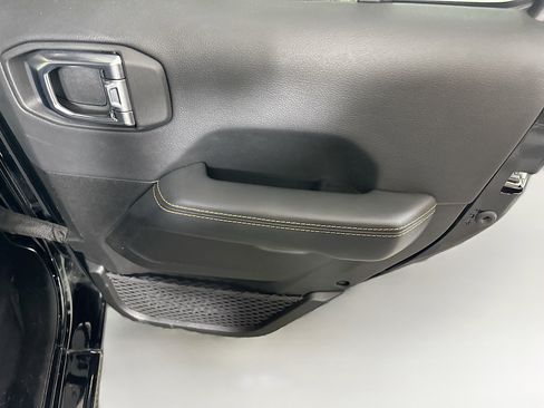 Used 2025 Jeep Wrangler Sahara w/ Safety Group image 27