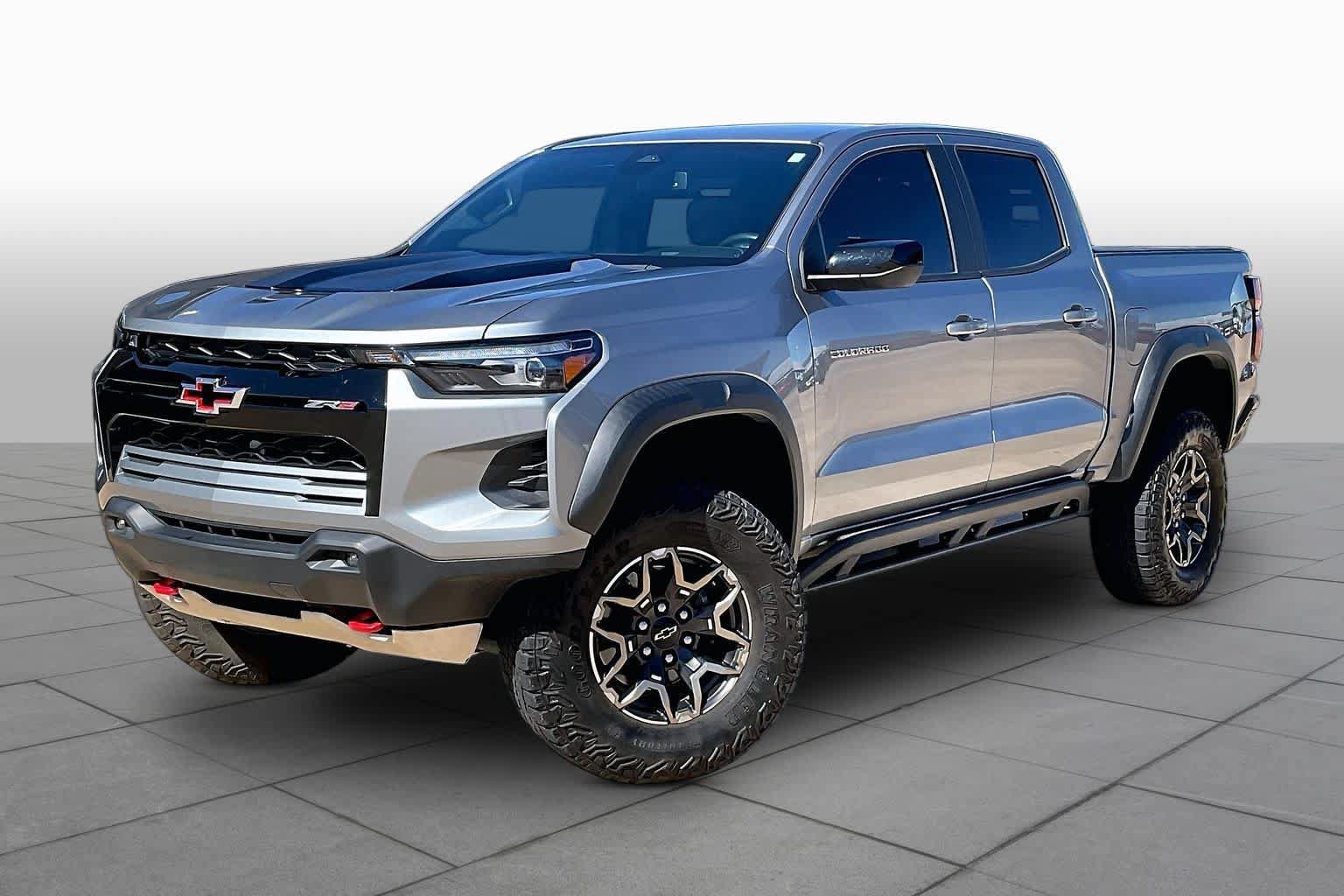 Used 2023 Chevrolet Colorado ZR2 w/ ZR2 Convenience Package III AWD/4WD image 2