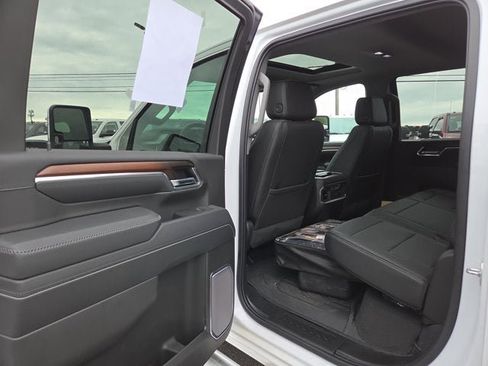 Used 2025 GMC Sierra 3500 Denali AWD/4WD image 13