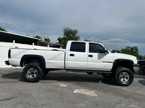 Used 2007 Chevrolet Silverado 2500 W/T w/ Heavy-Duty Power Package image 2