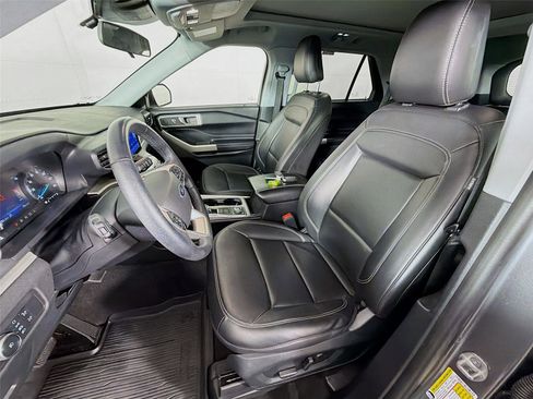 Used 2022 Ford Explorer XLT w/ Equipment Group 202A image 11