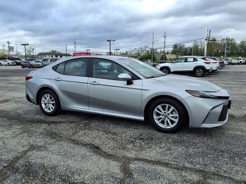 Used 2025 Toyota Camry LE FWD image 9