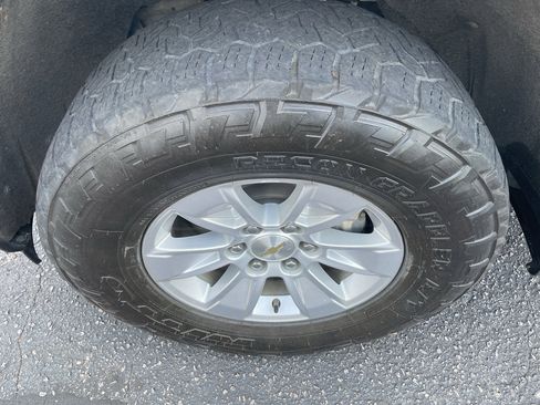 Certified 2021 Chevrolet Silverado 1500 LT AWD/4WD image 7