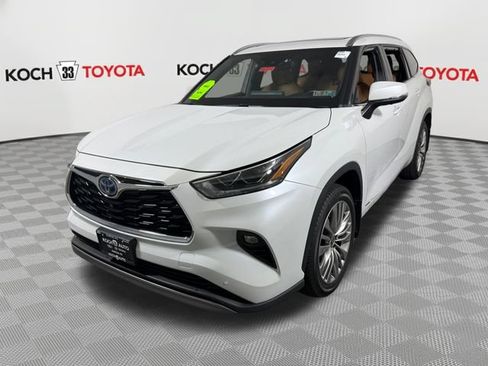 Used 2022 Toyota Highlander Platinum AWD/4WD image 3