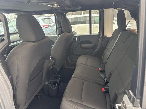 Used 2023 Jeep Wrangler Willys image 4