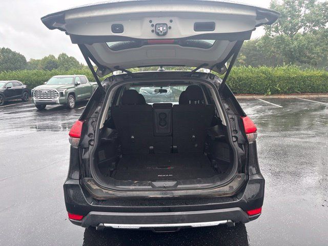 Used 2017 Nissan Rogue SV AWD/4WD image 10