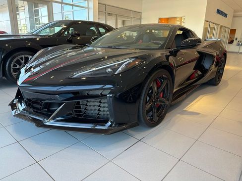 Used 2024 Chevrolet Corvette Z06 RWD image 3