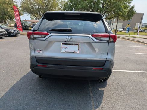 Used 2024 Toyota RAV4 LE image 5