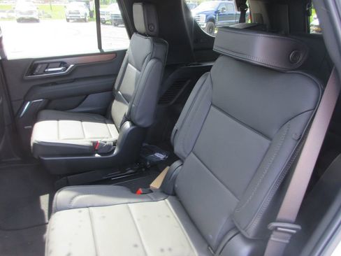New 2026 GMC Yukon Denali w/ Denali Reserve Package AWD/4WD image 12