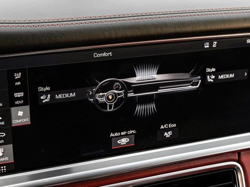 Used 2018 Porsche Panamera image 30