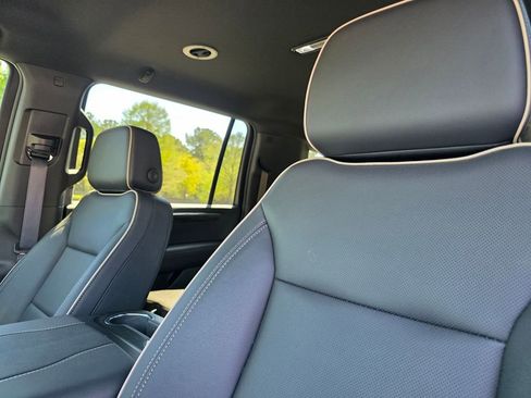 New 2026 Chevrolet Suburban Premier RWD image 10