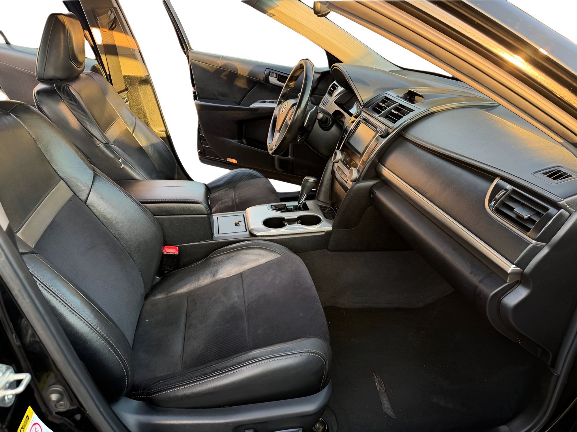 Used 2012 Toyota Camry SE w/ Leather Pkg FWD image 11