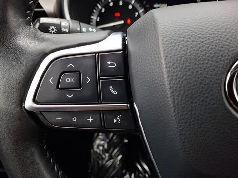 Used 2020 Toyota Highlander Limited image 23