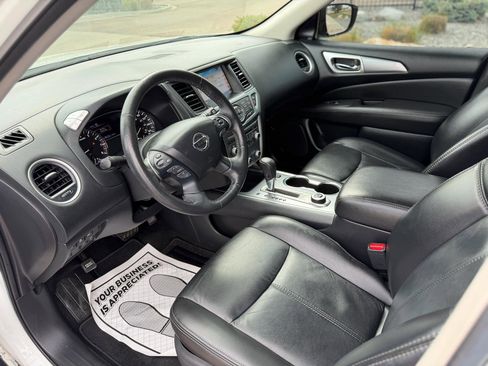 Used 2019 Nissan Pathfinder SL AWD/4WD image 5
